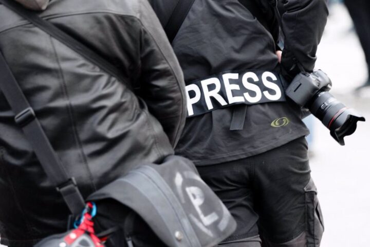Los españoles creen que el periodismo contribuye a la democracia