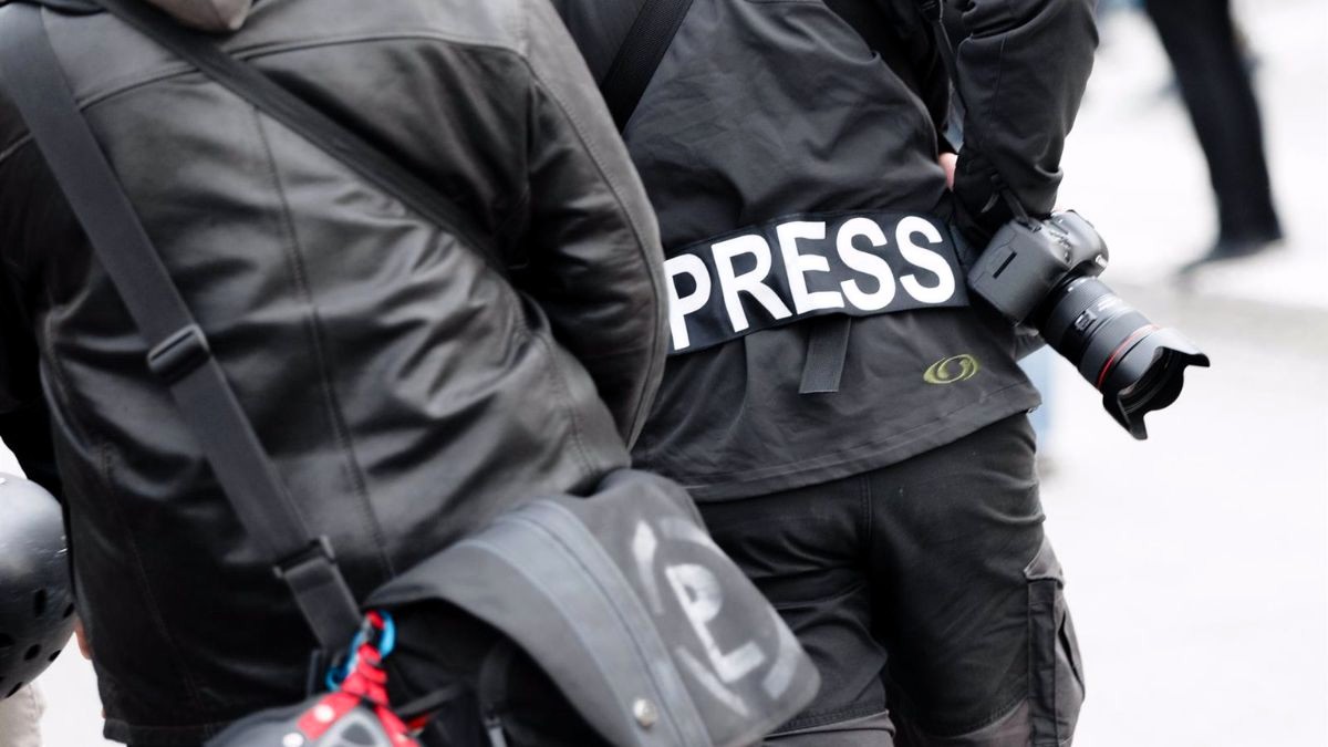 Los españoles creen que el periodismo contribuye a la democracia
