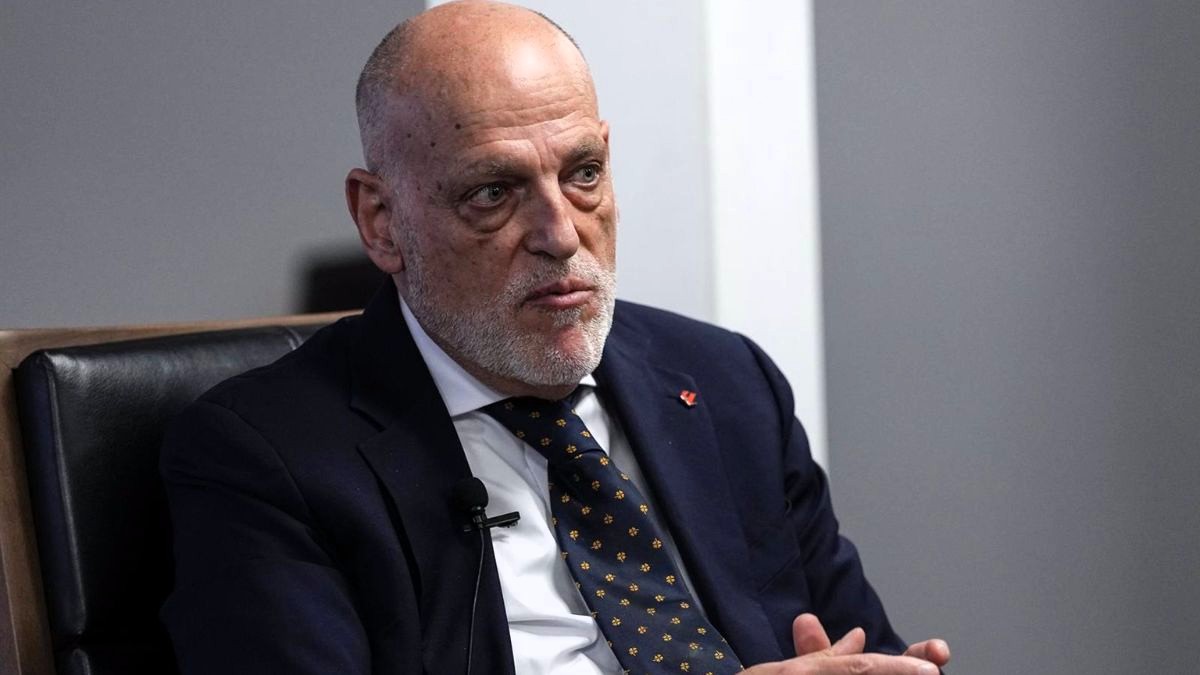 Tebas: "Estaría más cómodo abrazando a Florentino"