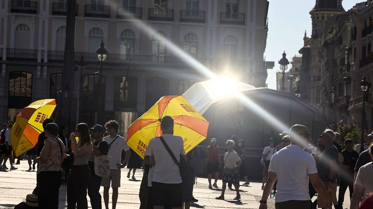 En media España las temperaturas bajan y en la otra media el calor será infernal
