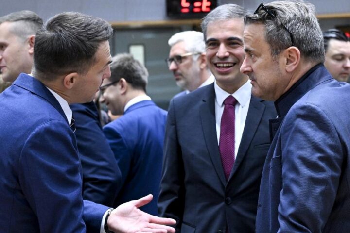 España presiona al máximo a la UE para hacer oficial el catalán y cumplir los pactos con los independentistas