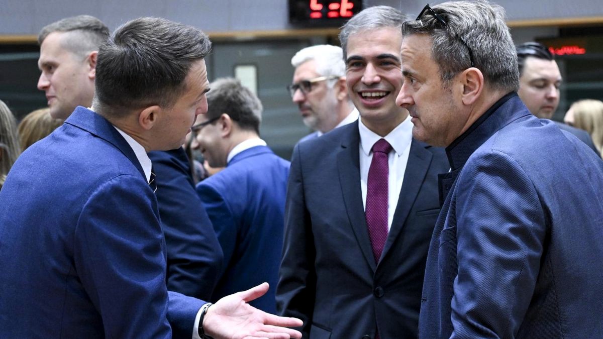 España presiona al máximo a la UE para hacer oficial el catalán y cumplir los pactos con los independentistas