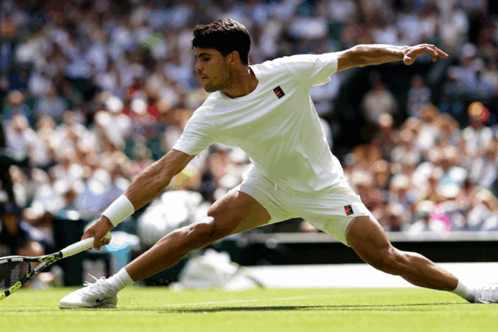 Alcaraz supera a Fognini en un debut agónico en Wimbledon 2025
