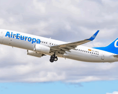 Tensión en el aire: un vuelo destino Madrid realiza un aterrizaje de emergencia a los 10 minutos de iniciar el vuelo