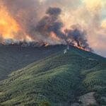 Más de 500 efectivos luchan contra el incendio en Ávila, que se ha convertido en un monstruo de fuego