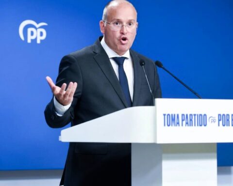El PP aclara que el "compromiso" de Feijóo es un Gobierno en solitario: "Acuerdos con Vox sí, Vox en el Gobierno no"
