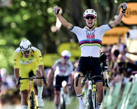Tadej Pogacar logra su victoria 100 y confirma el pulso con Vingegaard por el Tour