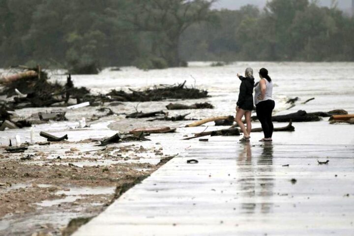 Las inundaciones en Texas dejan ya 70 muertos y decenas de desaparecidos, entre ellos 12 niñas