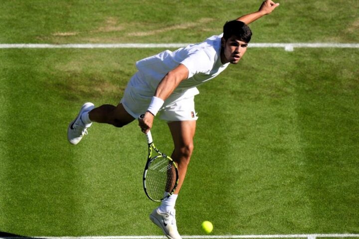 Carlos Alcaraz trabaja su pase a octavos de Wimbledon