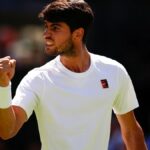 Alcaraz vence a Taylor Fritz y se cita con la historia en su tercera final en Wimbledon
