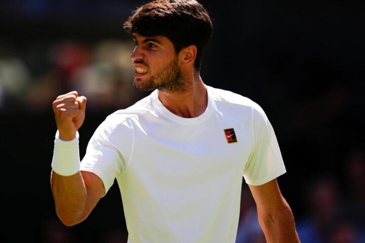 Alcaraz vence a Taylor Fritz y se cita con la historia en su tercera final en Wimbledon