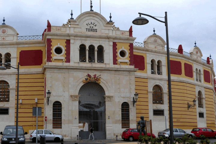Mata a su padre a puñaladas junto a la plaza de toros de Almería