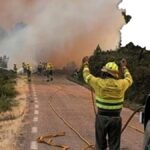 Un incendio devora sin control un paraje de enorme riqueza en la localidad abulense de Mombeltrán
