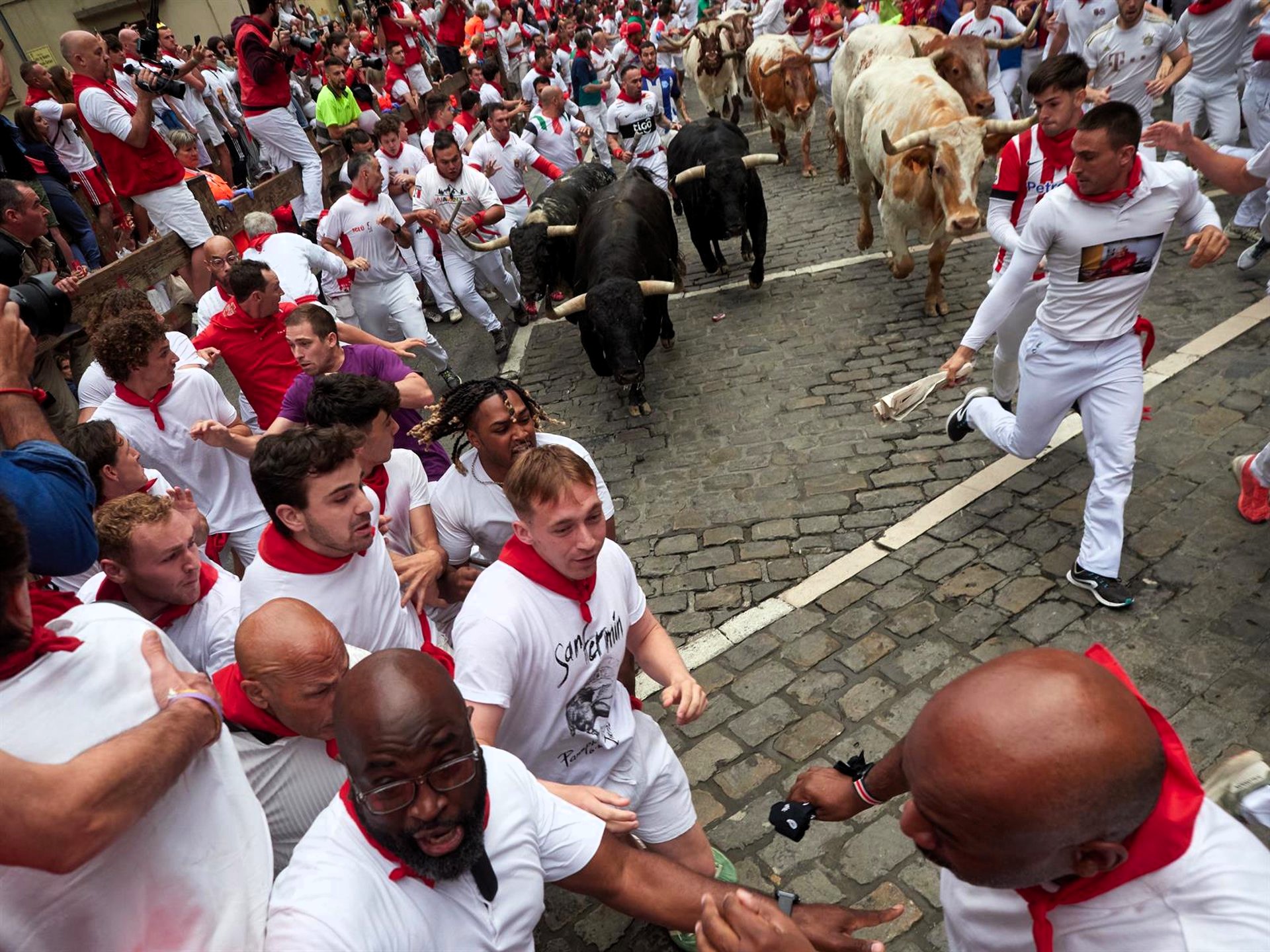 Los toros de Victoriano del Río protagonizan un vertiginoso y limpio encierro