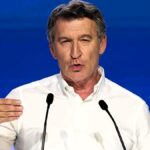 Feijóo apuesta por el centro y presenta su "manual de decencia" con aviso a Sánchez y al PSOE: "¡Los vamos a arrasar!"
