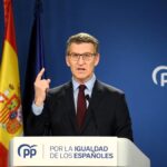 Feijóo acusa a Sánchez de "abandonar" a las mujeres, "tapar abusos" y "convivir con prostíbulos"