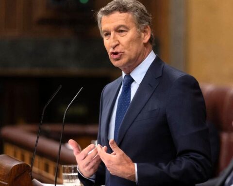 Feijóo, tras la imputación del exministro Montoro: "Lo que haya que investigar, que se investigue"