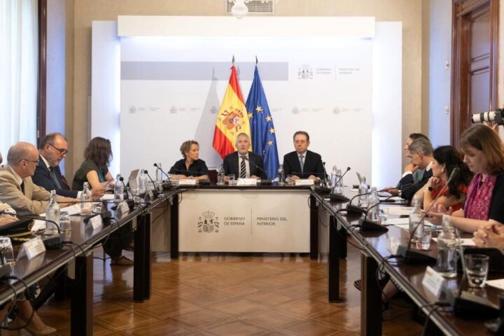 Interior ordena redoblar la vigilancia sobre grupos de extrema derecha y contenidos en redes que incitan al odio