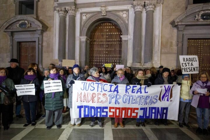 El hijo mayor de Juana Rivas pide el amparo del presidente de la Junta para que su hermano no vuelva a Italia