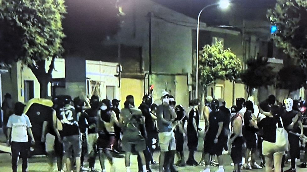 Los controles impiden el acceso de ultras a Torre Pacheco para evitar que la locura racista se apodere de la población