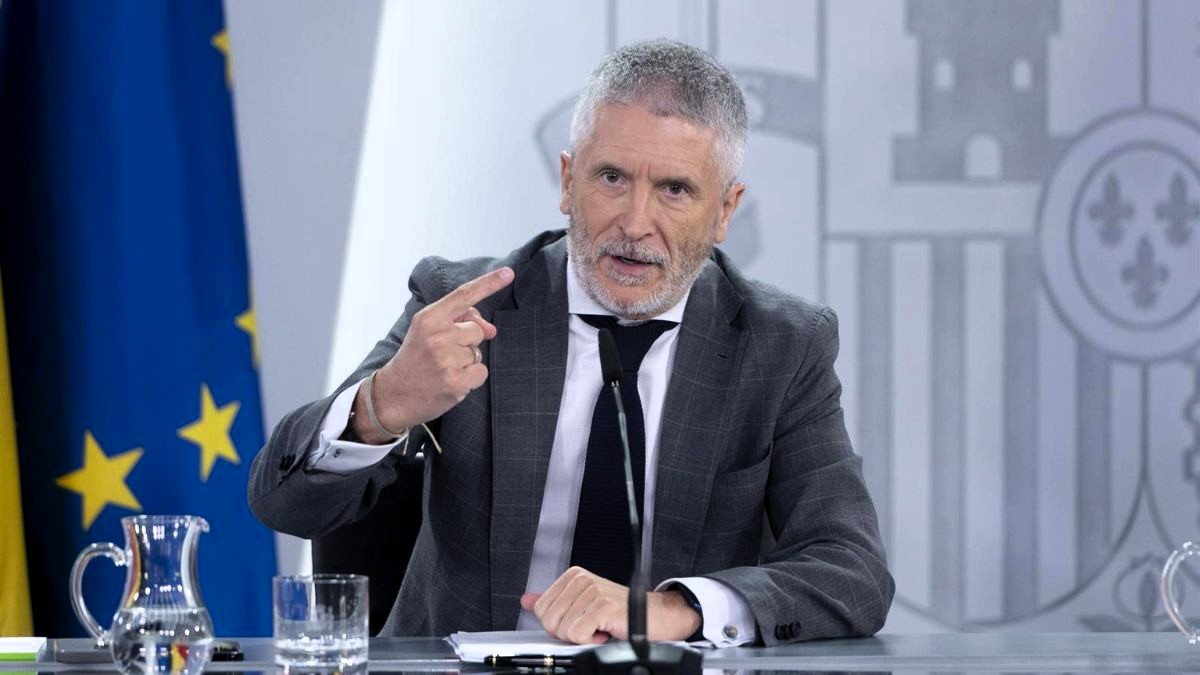 Marlaska, que se fue a la final de Wimbledon en plena escalada de la violencia en Torre Pacheco, culpa a Vox de los incidentes