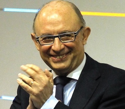El PP diferencia la imputación de Montoro con la corrupción del PSOE: Aquí no hay "prostitutas" o "colocación de amigas"
