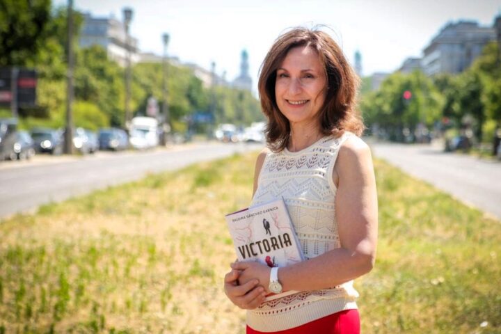 Paloma Sánchez-Garnica recorre Berlín con su trilogía literaria: "Vivimos una época muy peligrosa de confrontación"