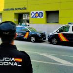 Organizaciones y colectivos de inmigrantes denuncian que haya que pagar hasta 500 euros para obtener una cita con la policía