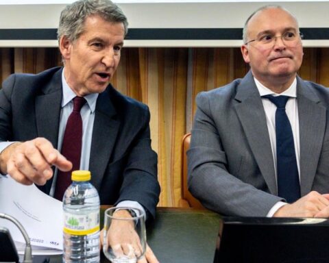Feijóo sondea de nuevo a los socios de Gobierno para proponerles una moción de censura a Sánchez