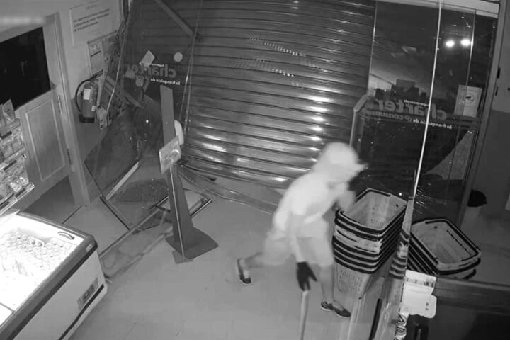 Detenidas cuatro personas por el robo violento de comercios en cinco comunidades