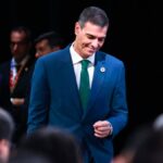 Sánchez ignora la tormenta y confirma su intención de seguir hasta 2027 pese a entrar en la cárcel su corrupta mano derecha