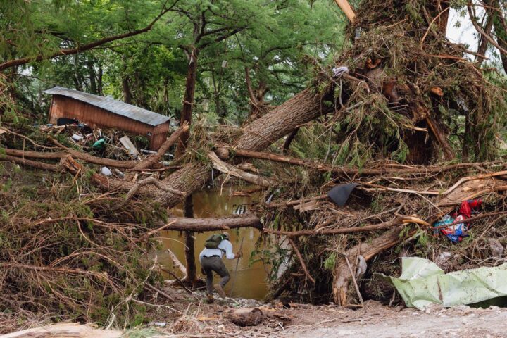 Las inundaciones en Texas dejan ya 91 muertos y decenas de desaparecidos, entre ellos numerosos niños