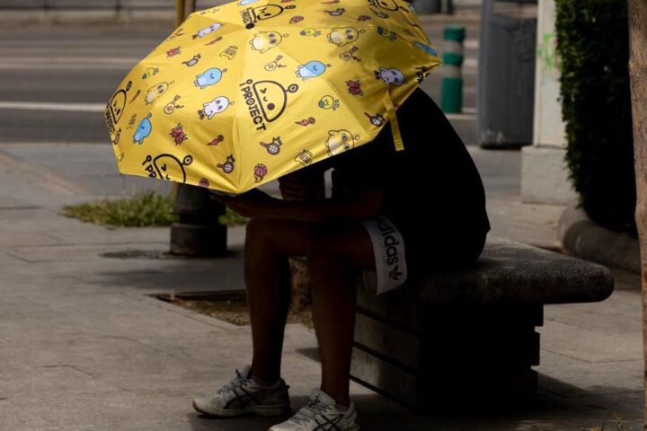 Una docena de provincias están en aviso por calor, lluvia, tormentas y fuerte oleaje