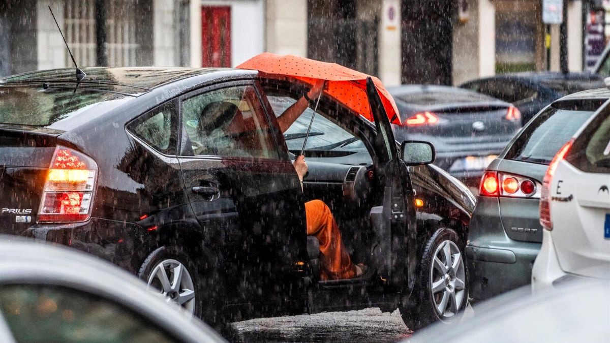 Lluvias, tormentas y oleaje activan este viernes los avisos en diez provincias