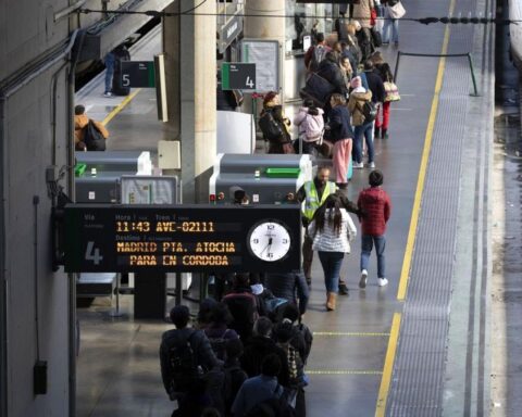 Decenas de servicios registran importantes retrasos por una avería que dificulta el control del tráfico ferroviario y afecta a miles de viajeros