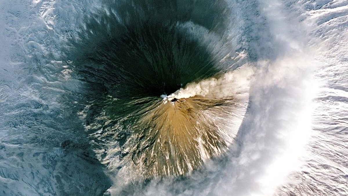 Entra en erupción un segundo volcán en el este de Rusia tras el superterremoto de magnitud 8,8