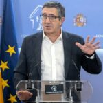 El PSOE no aclara el alcance del pacto con Junts para obligar a grandes empresas a atender en catalán en todo el país