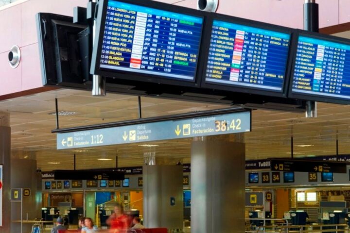 Este domingo siguen los problemas en aeropuertos europeos tras sufrir un ciberataque