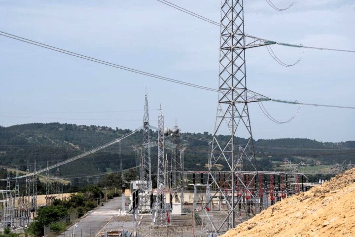 Las eléctricas alertan: el 84% de la red eléctrica española está saturada y desaprovecha las energías renovables
