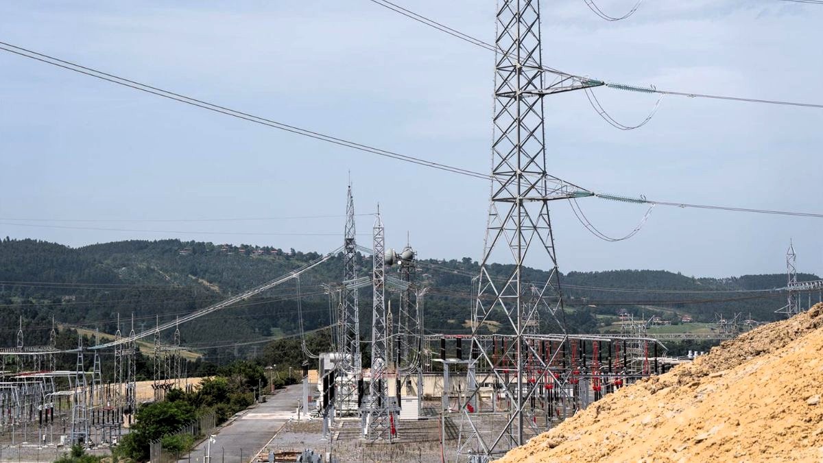 Las eléctricas alertan: el 84% de la red eléctrica española está saturada y desaprovecha las energías renovables