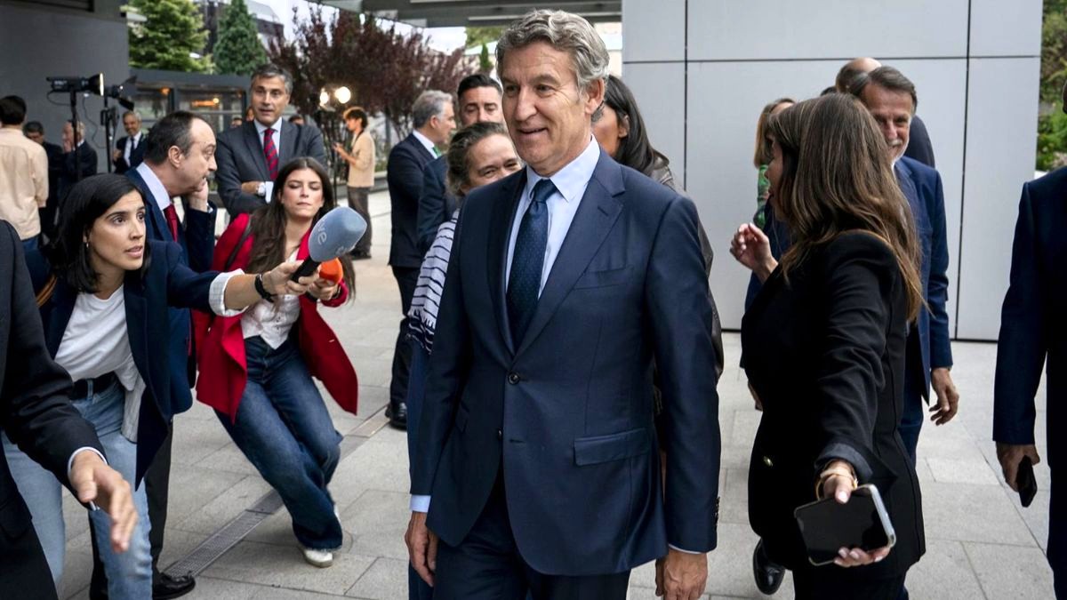 Feijóo dice que hay 550.000 inmigrantes recibiendo ayudas sin trabajar y rechaza una regularización masiva incondicional