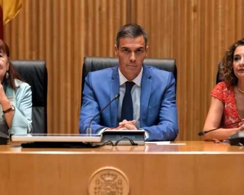 Manos Limpias denuncia a Sánchez por su "aval" a las protestas contra Israel en La Vuelta