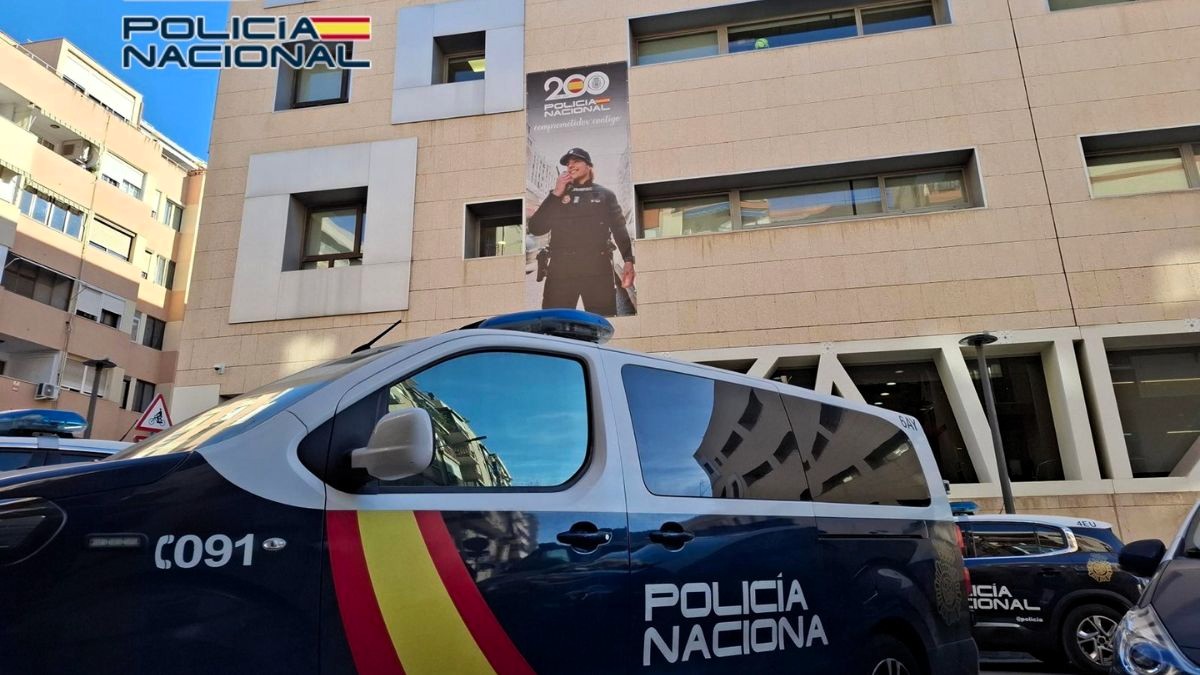 Un mendigo roba 4.000 euros en joyas y dinero a una mujer que lo acogió en su casa por caridad
