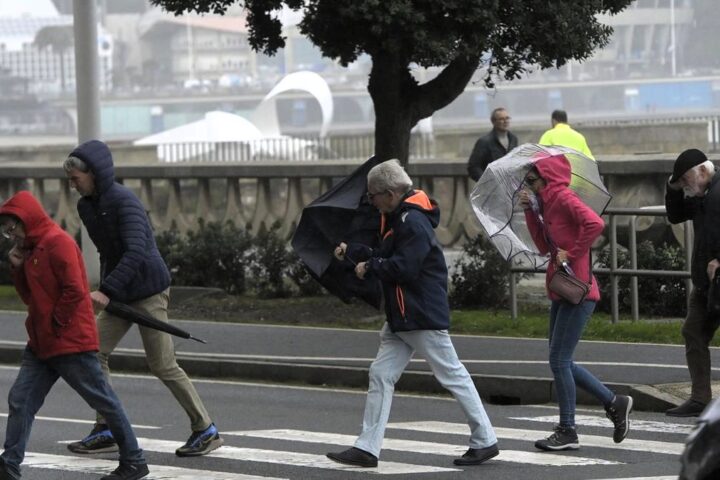 Aemet activa avisos por lluvias, tormentas y nieblas en cinco provincias