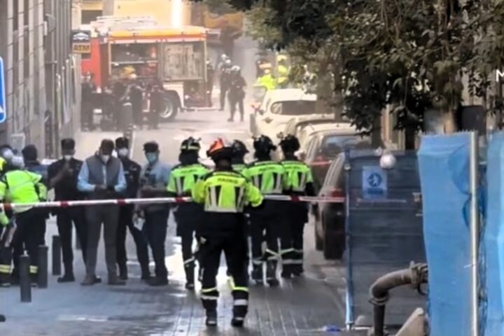 Al menos diez heridos y cuatro desaparecidos al derrumbarse un edificio en el centro de Madrid