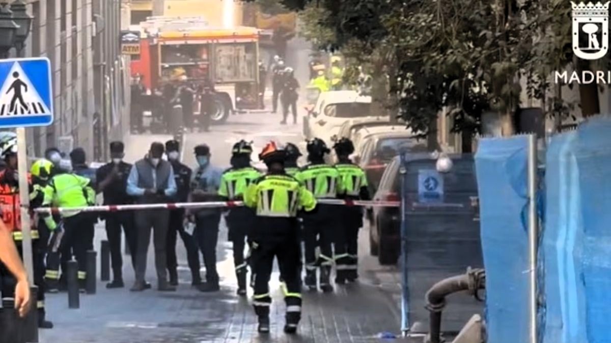 Al menos diez heridos y cuatro desaparecidos al derrumbarse un edificio en el centro de Madrid