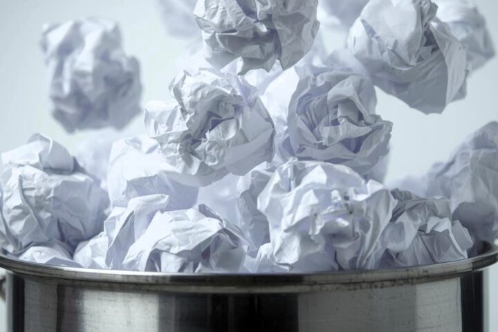 Papeles arrugados