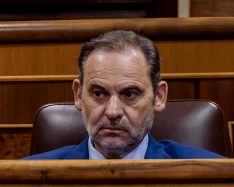 La Audiencia Nacional investigará los pagos en metálico del PSOE a Ábalos y Koldo García