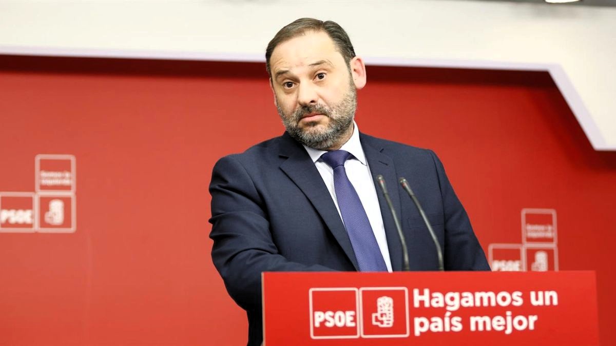 La UCO revela que el PSOE pagó en sobres al exministro Ábalos: "Ya tengo el sobre de Ferraz"