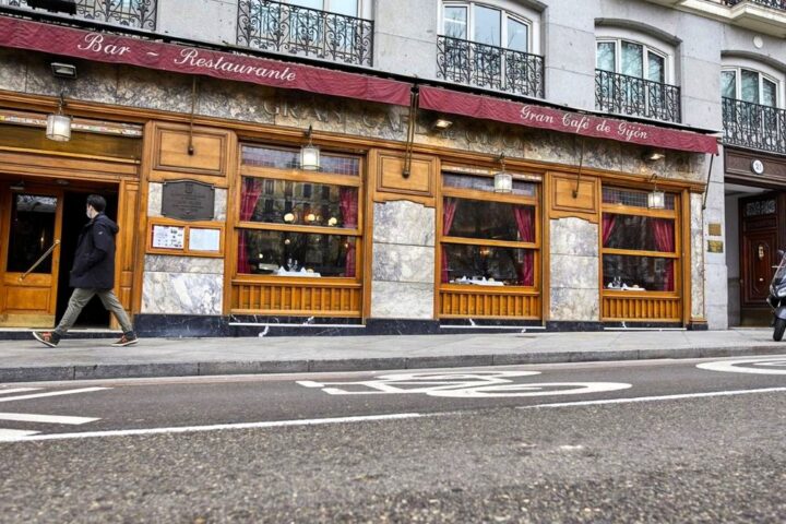 El histórico Café Gijón, símbolo de la vida cultural de Madrid, reabrirá en enero tras su restauración